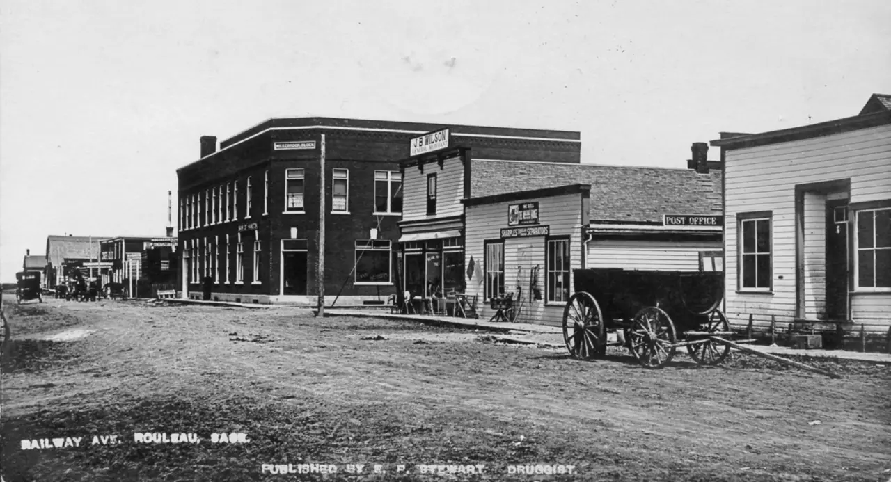 Railway Avenue, looking along the street, about 1911